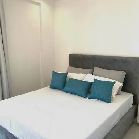 Luxury Sea View شقة *