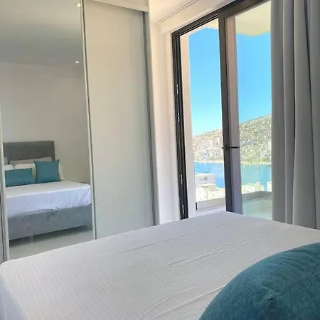 Luxury Sea View شقة *